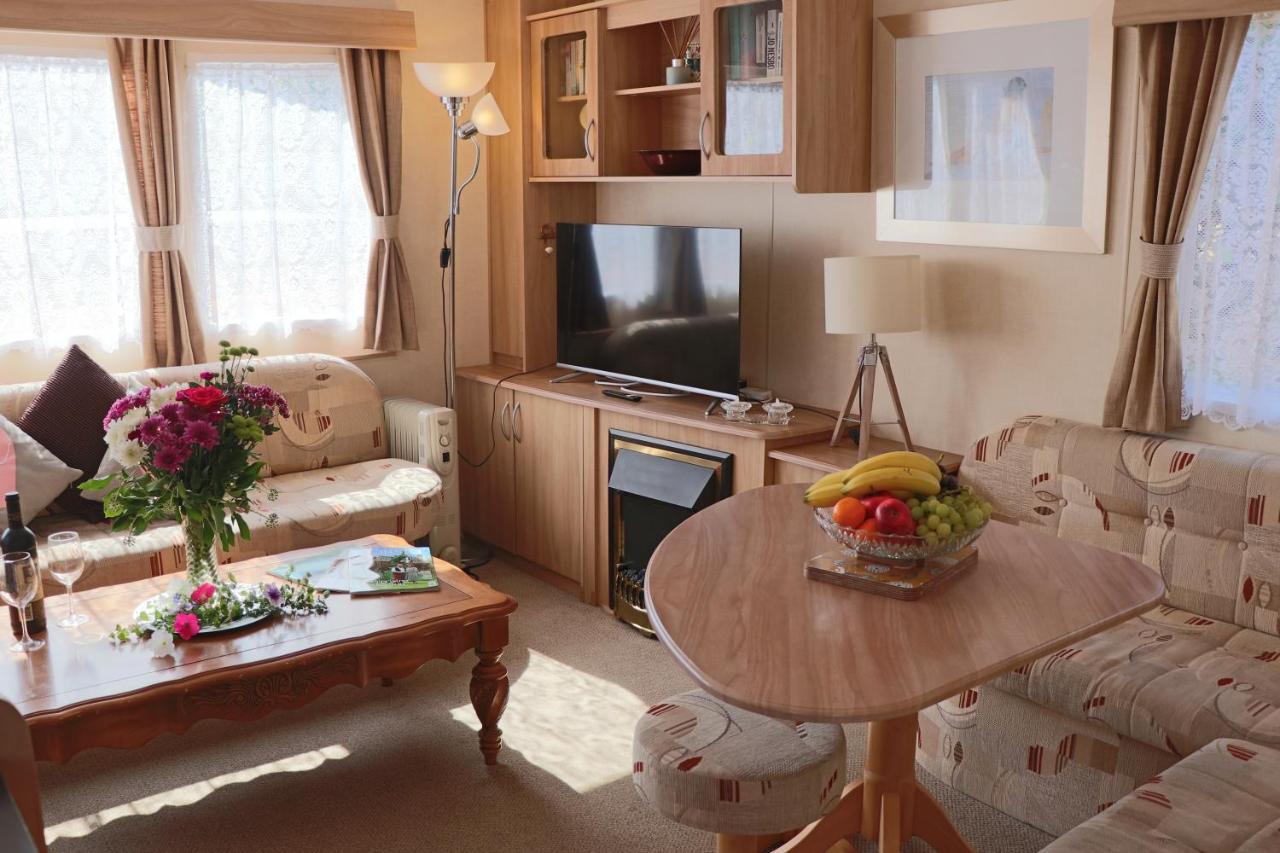Palm 1 Park Home With Hot Tub สวาเนจ ภายนอก รูปภาพ