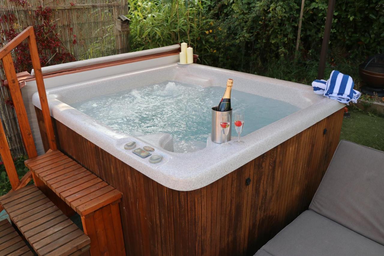 Palm 1 Park Home With Hot Tub สวาเนจ ภายนอก รูปภาพ