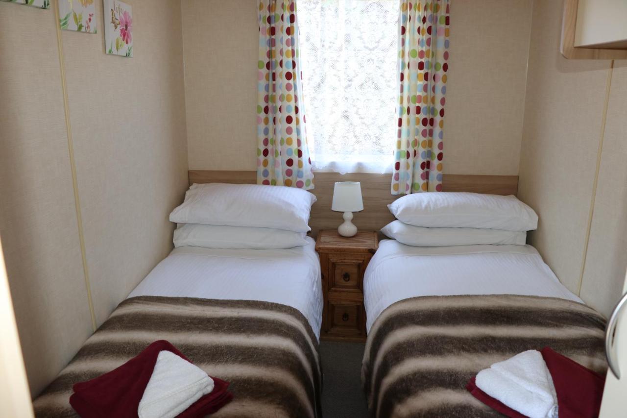 Palm 1 Park Home With Hot Tub สวาเนจ ภายนอก รูปภาพ
