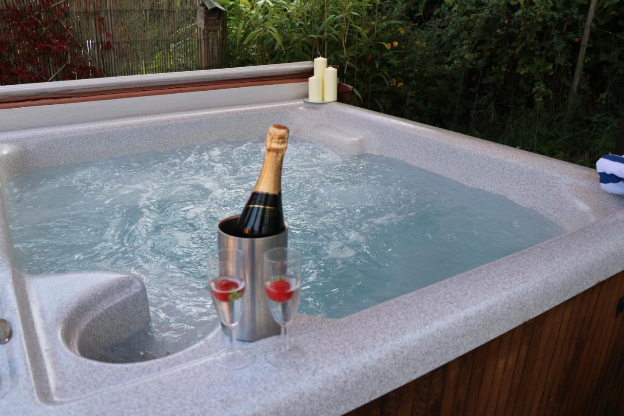 Palm 1 Park Home With Hot Tub สวาเนจ ภายนอก รูปภาพ