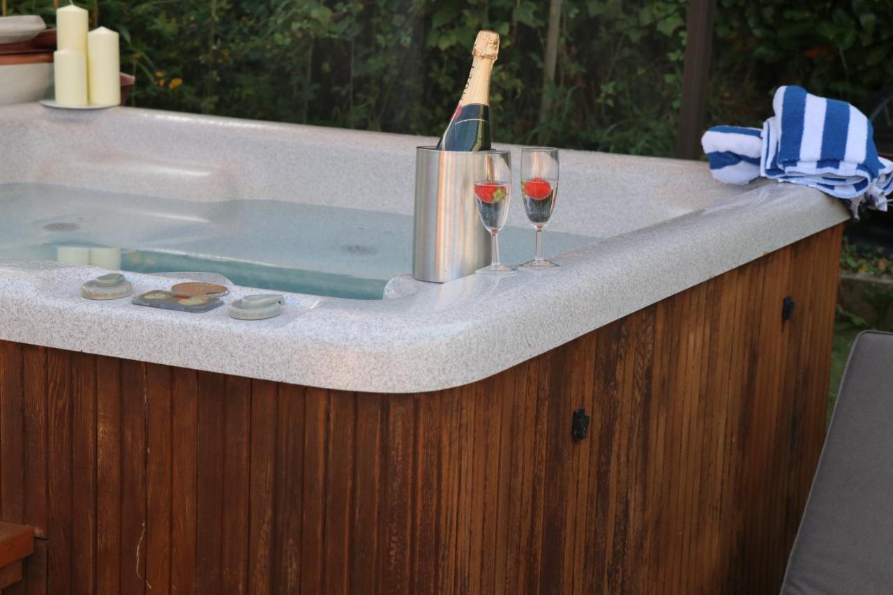 Palm 1 Park Home With Hot Tub สวาเนจ ภายนอก รูปภาพ