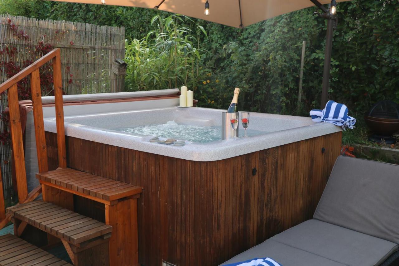 Palm 1 Park Home With Hot Tub สวาเนจ ภายนอก รูปภาพ