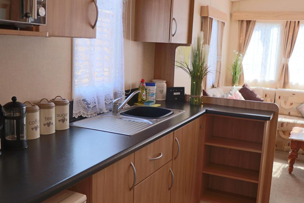 Palm 1 Park Home With Hot Tub สวาเนจ ภายนอก รูปภาพ