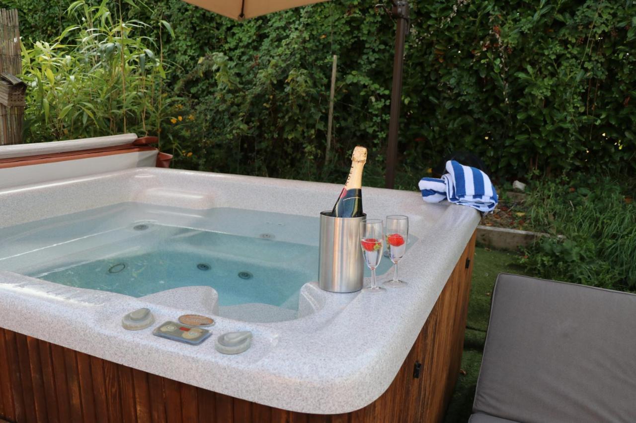 Palm 1 Park Home With Hot Tub สวาเนจ ภายนอก รูปภาพ