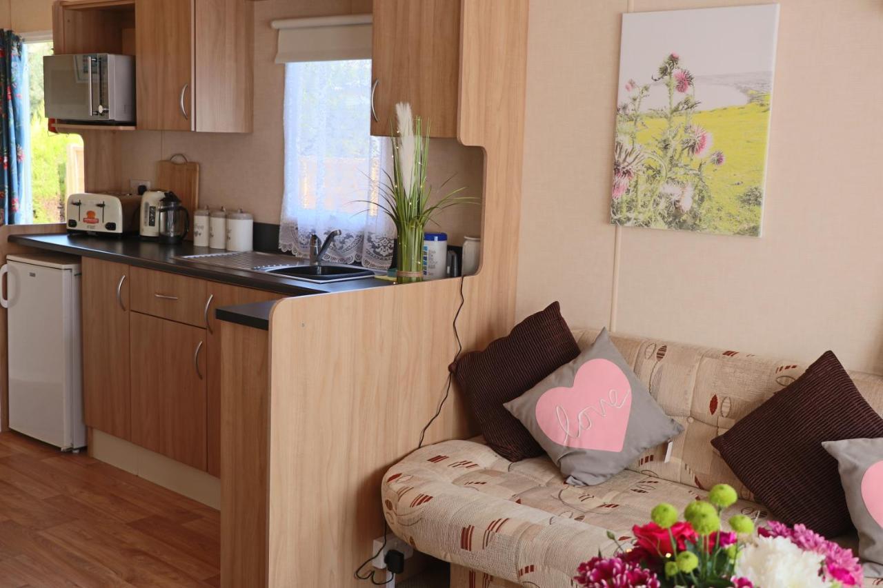Palm 1 Park Home With Hot Tub สวาเนจ ภายนอก รูปภาพ