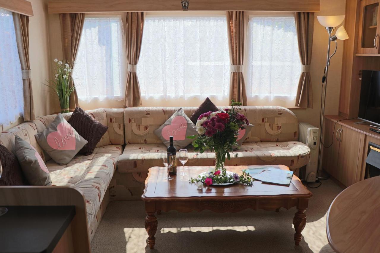 Palm 1 Park Home With Hot Tub สวาเนจ ภายนอก รูปภาพ