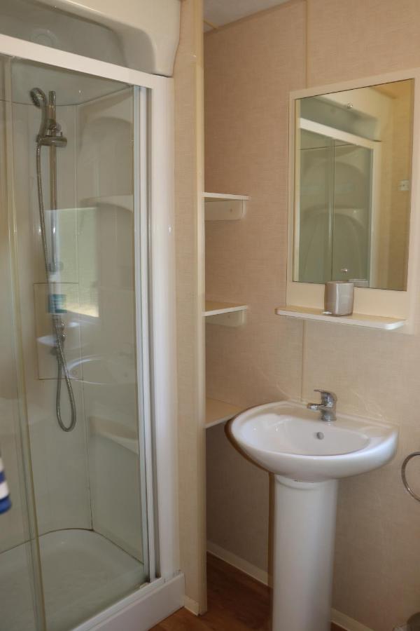 Palm 1 Park Home With Hot Tub สวาเนจ ภายนอก รูปภาพ